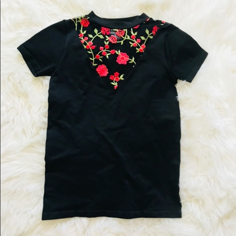•NEW• BLACK BLOUSE WITH FLORAL DESIGN